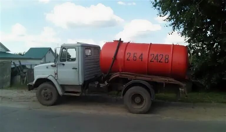 Ассенизатор 17 куб. Откачка воронеж. Зил 130 ассенизатор. Ассенизаторские услуги. Откачка воронеж.