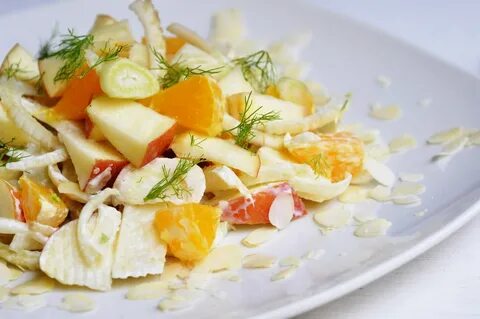 Салат с копченой курицей и апельсином рецепт