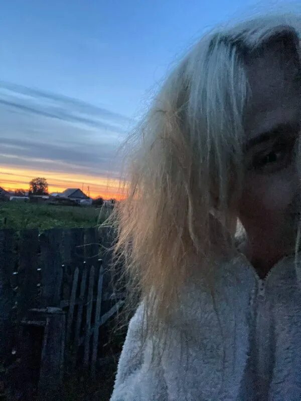 женя крутит мир