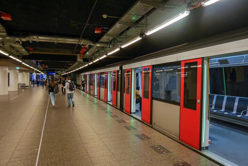 Станции метро в амстердаме. Метро в голландии. Метро в голландии. Метро нидерланды. Метро в голландии.