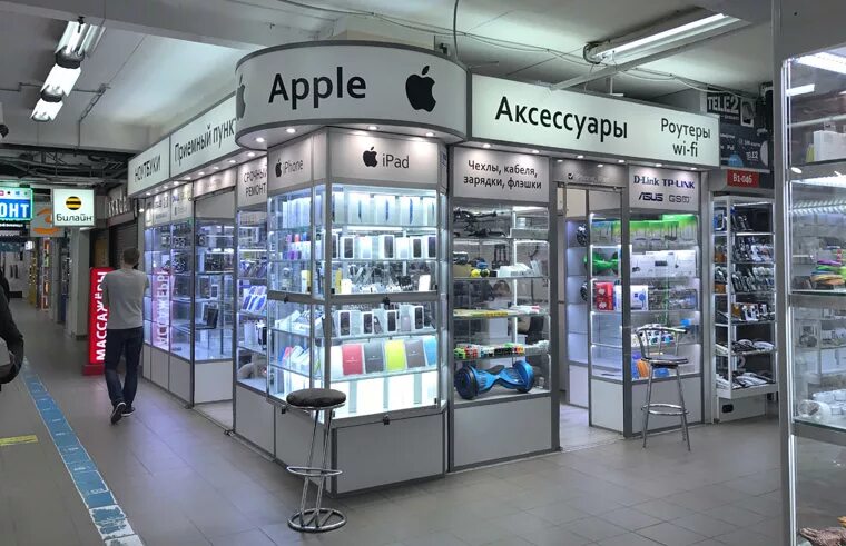 Купить айфон 15 про горбушка. Магазин Горбушка. Магазин Apple на Горбушке. Горбушка радиорынок. Торговый центр Горбушкин двор.