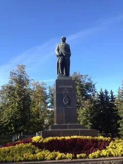 Город дзержинский памятники