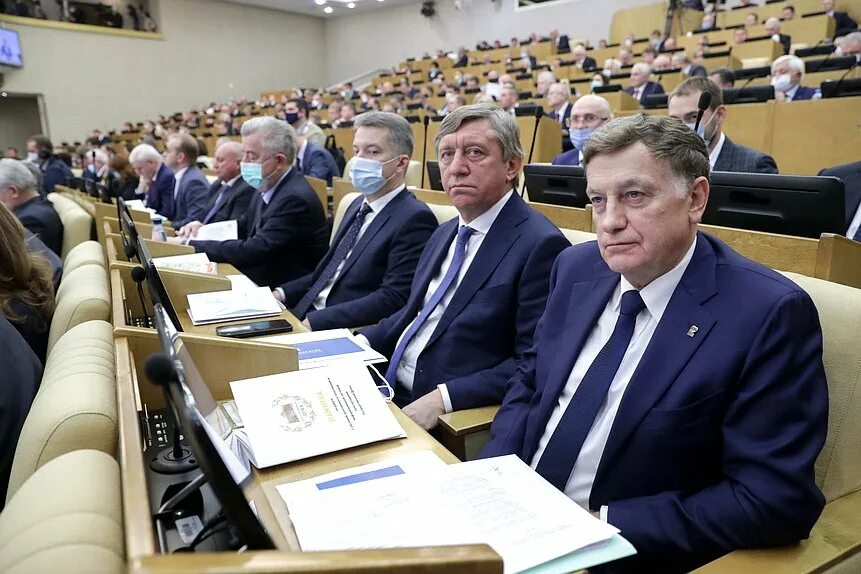 Депутат против правительства. Голосование рада. Депутат против правительства. Депутаты смех. Чиновники госдумы.