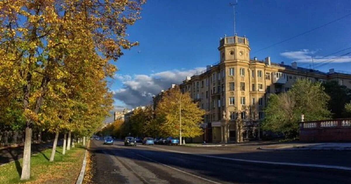 Город магнитогорск ленинский район. Проспект Металлургов Магнитогорск. Улица Металлургов Магнитогорск. Парк на проспекте Металлургов Магнитогорск. Проспект Металлургов Магнитогорск сверху.