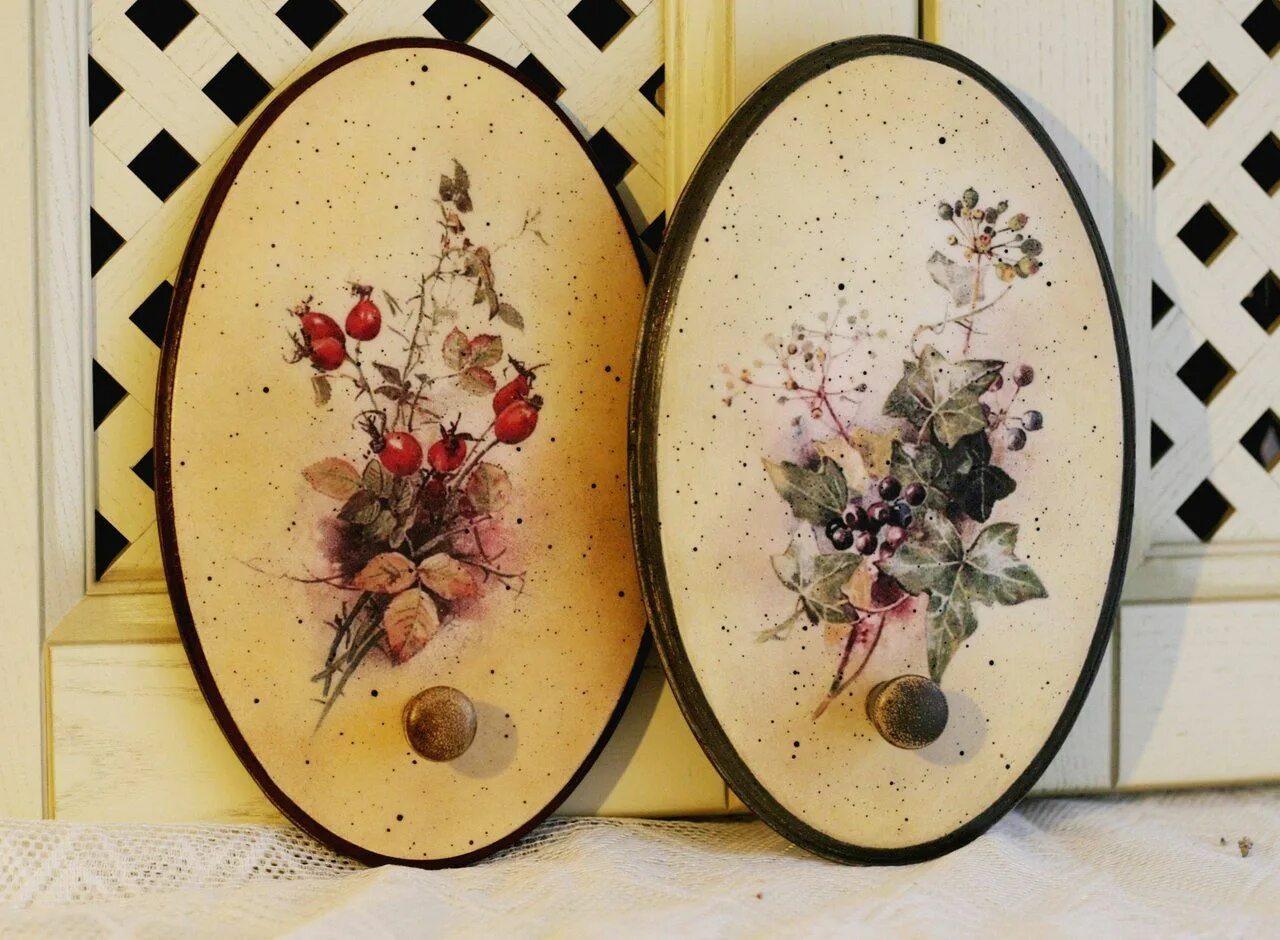 Декор интерьера художественная техника декупаж технология 4. Декупаж для начальных классов. Технология четвёртый класс декупаж. Художественная техника декупаж. Декупаж на дереве.