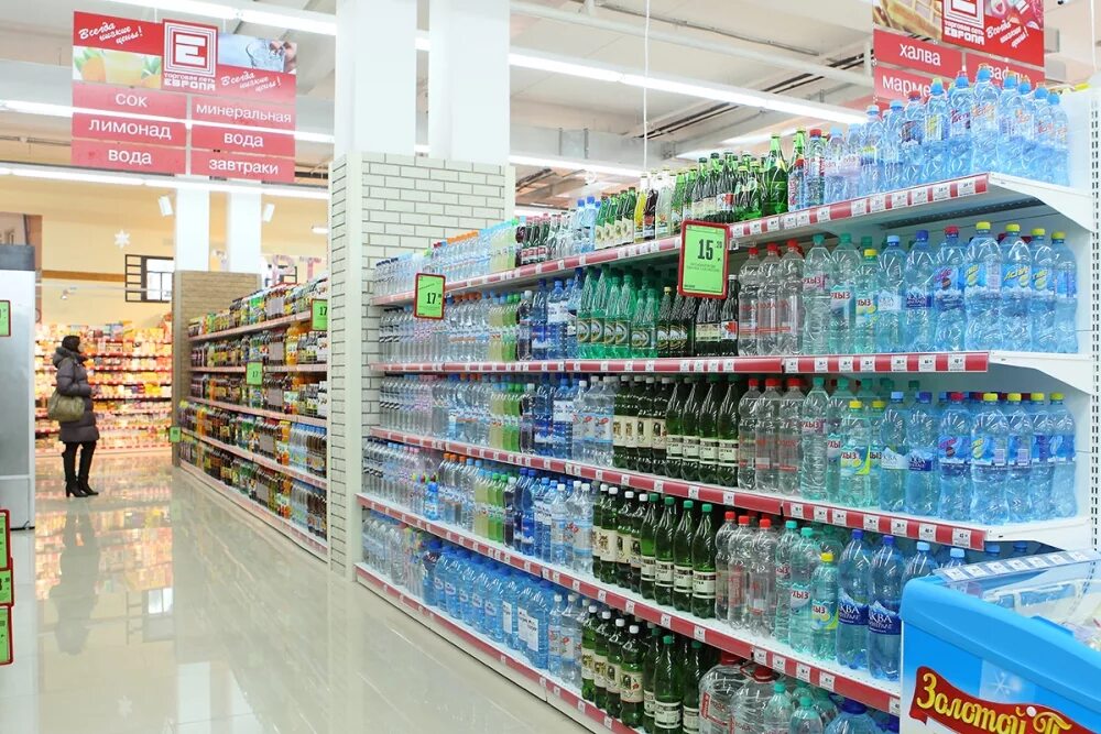 выкладка напитков. слата усолье сибирское. напитки в пятерочке. выкладка напитков. минеральная вода стеллаж.
