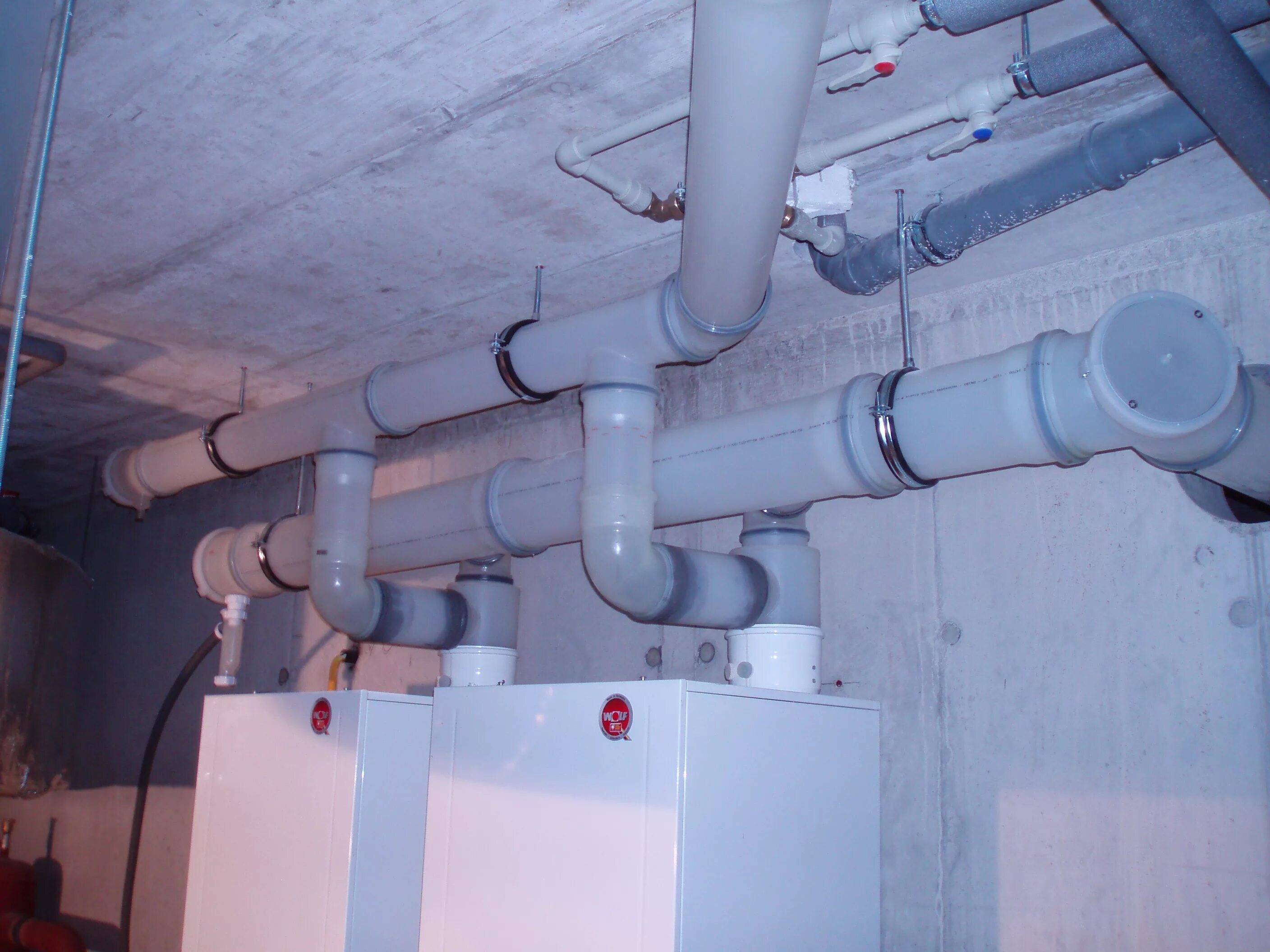 Дымоходы для конденсационных котлов. Пластиковые дымоходы для конденсационных котлов. Конструкция трубы для газового котла. Дымоход для конденсационного котла bosch gc2300. Коаксиальный дымоход protherm s5d 1000.