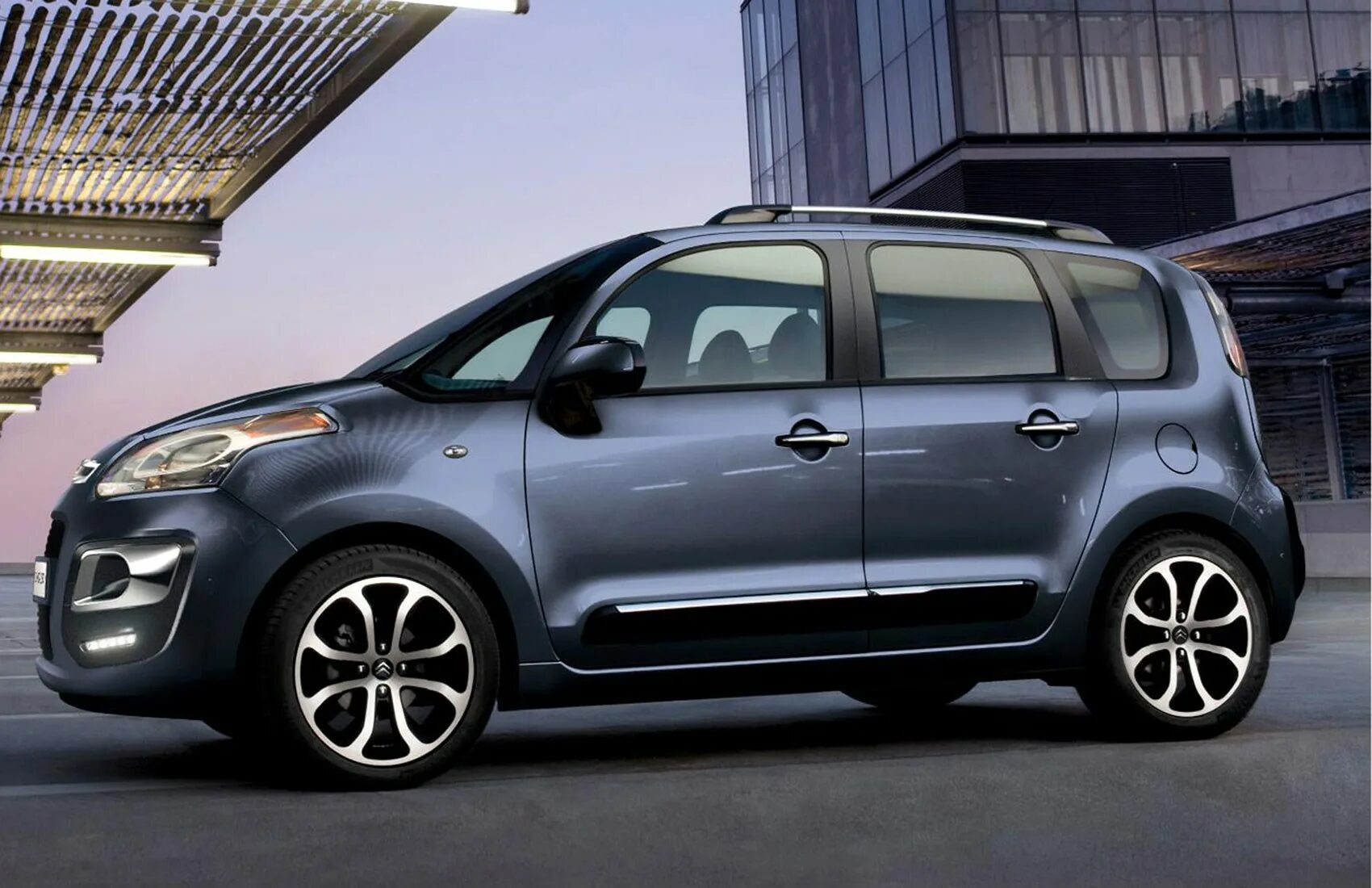 Бензин ситроен с3 пикассо. Citroen c3 picasso. ситроен с3 пикассо 2025. ситроен пикассо с3 2014. citroen c3 picasso 2013.