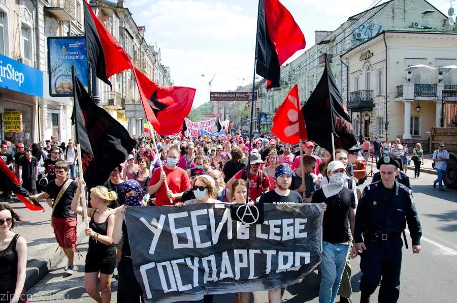 Митинг анархистов. Шествия анархистов. Анархисты в России. Протестующие анархисты.