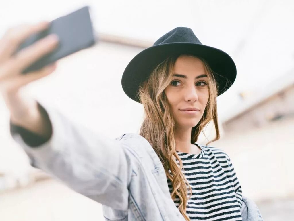 Wear a hat. Woman wearing a hat. 9 Класс красивые фотографии портрета.