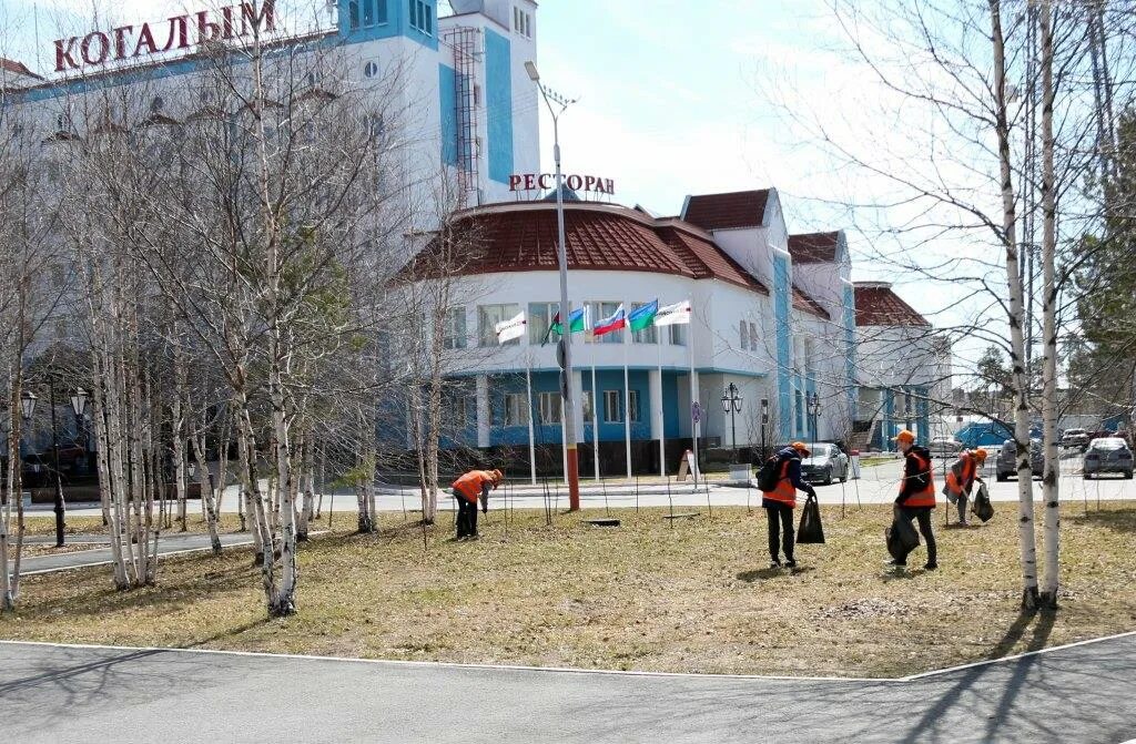 Работа городе когалым. Когалым 1999. Когалым центр города. Когалым 2000 год. Старый Когалым.