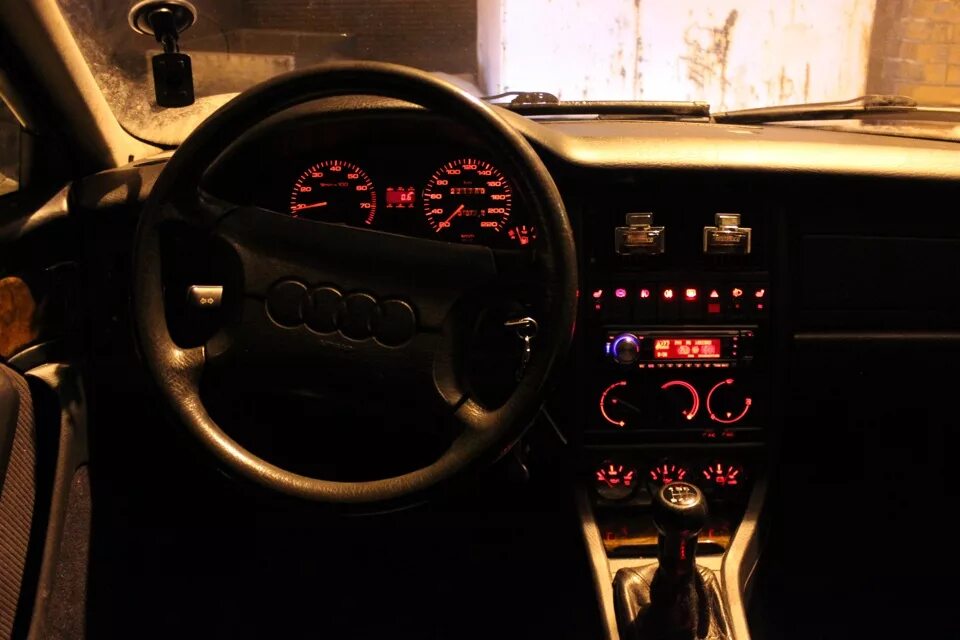 Audi 80 b4 салон подсветка. Ауди 80 б4 подсветка. Подсветка ауди 80. Подсветка панели ауди 80 б3. Audi 80 b4 салон подсветка.