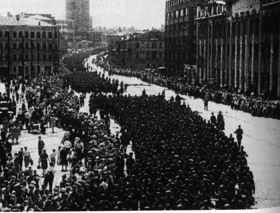 Марш пленных в Москве 1944. Марш пленных немцев по Москве в 1944. Пленные немцы в Москве 1944. Операция большой вальс 1944.