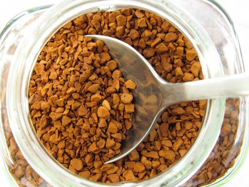 Растворимый кофе содержит. Кофе растворимый. instant coffee. день рождения растворимого кофе. кофе в зернах фото.