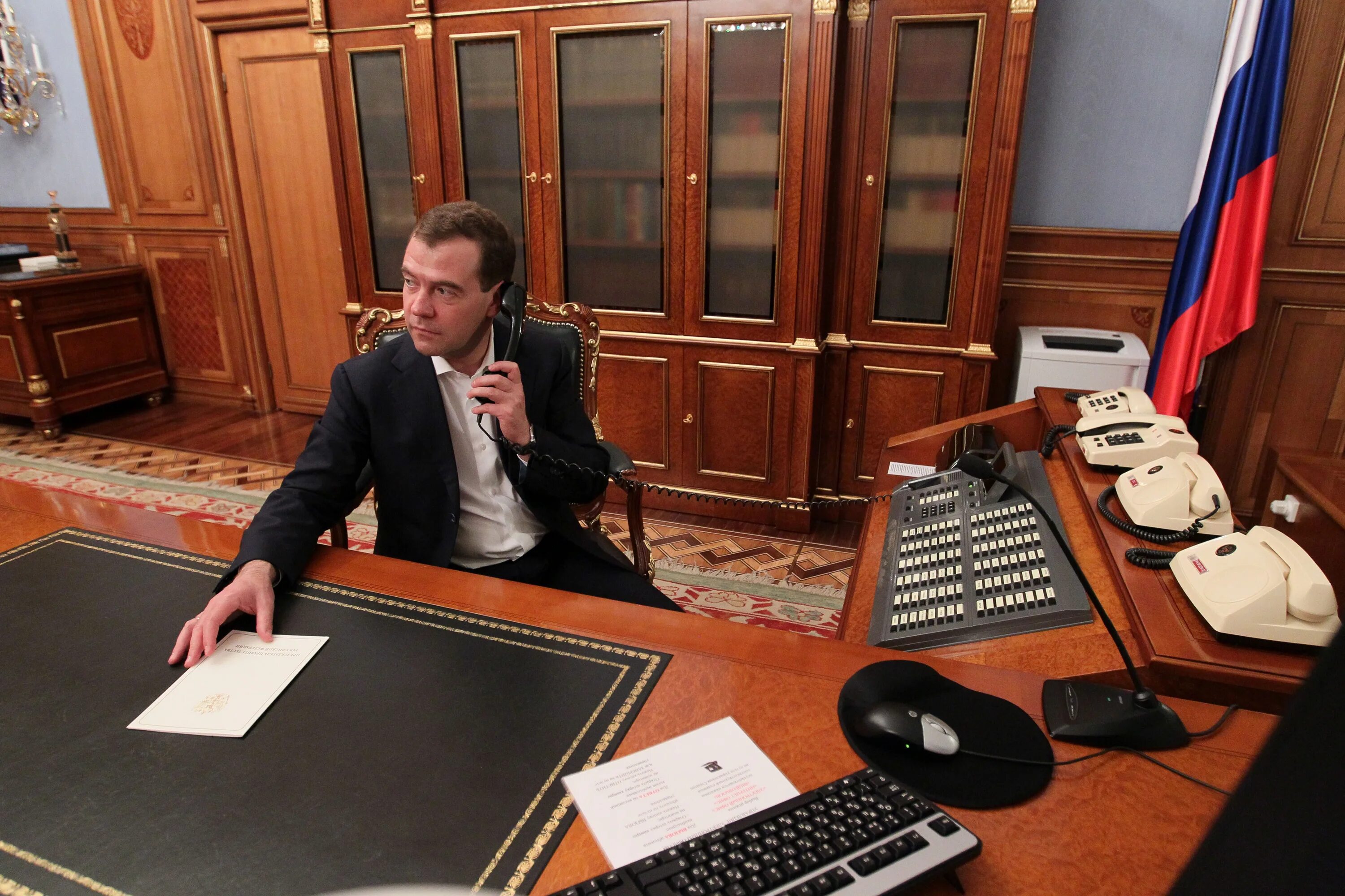 Где живет премьер министр. Кабинет премьер министра Дмитрия Анатольевича Медведева.