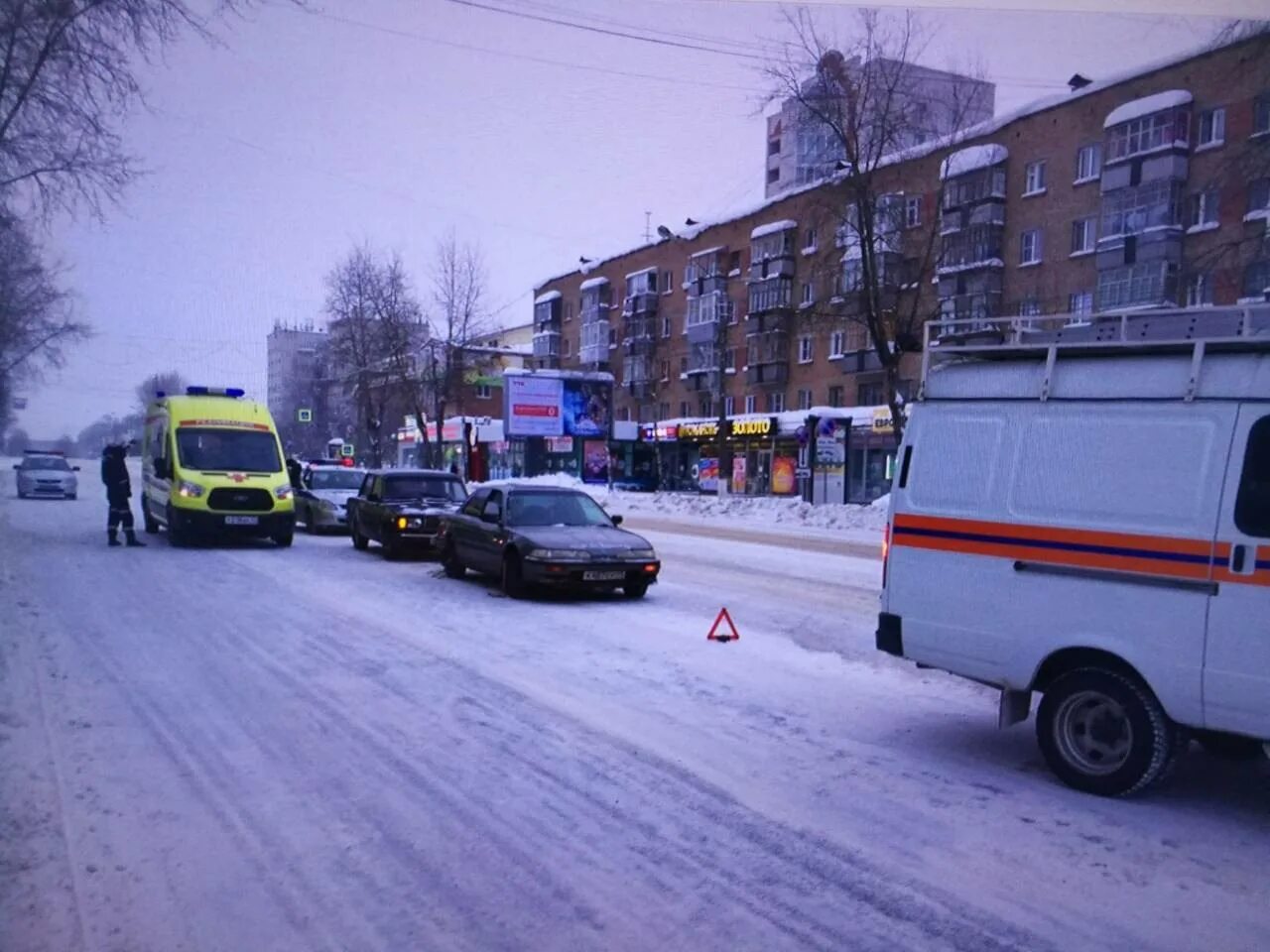 Сколько сегодня в сыктывкаре. Сыктывкар сейчас. Авария в Сыктывкаре на Коммунистической. ГИБДД Сыктывкар.