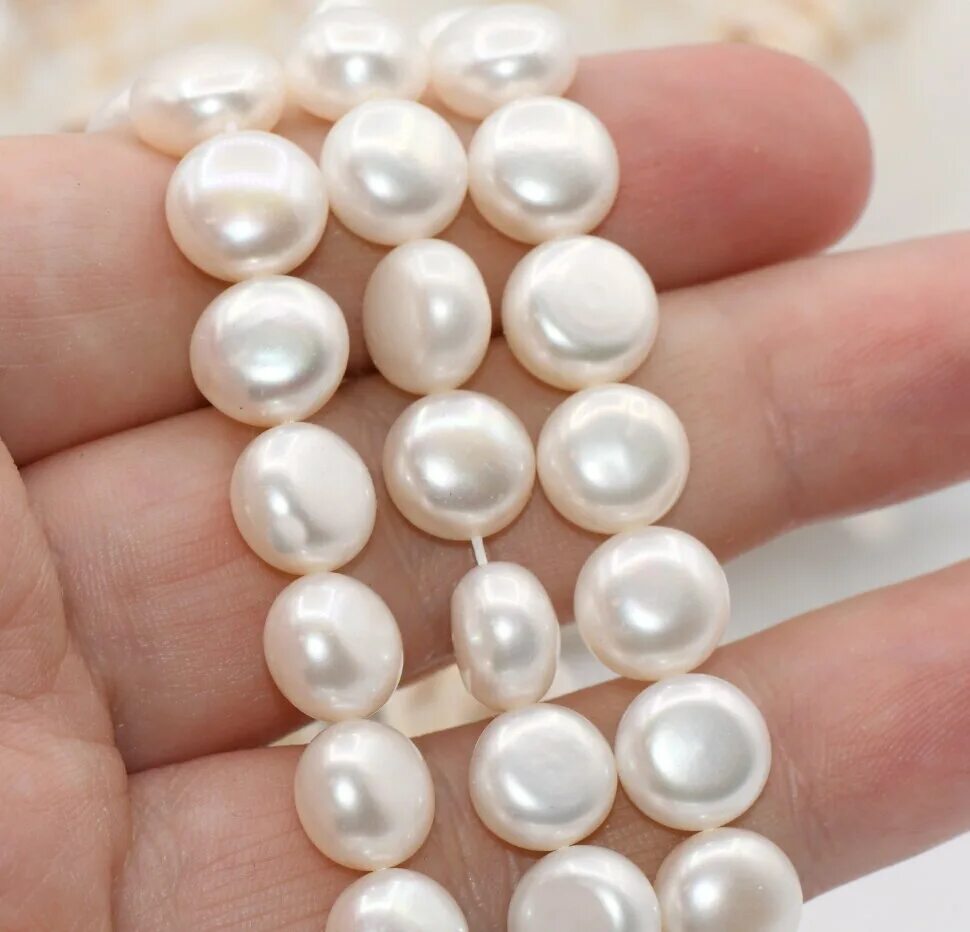 Искусственный жемчуг. Искусственный жемчуг. Настоящий жемчуг и искусственный. Форма натурального жемчуга. Как определить натуральный жемчуг.