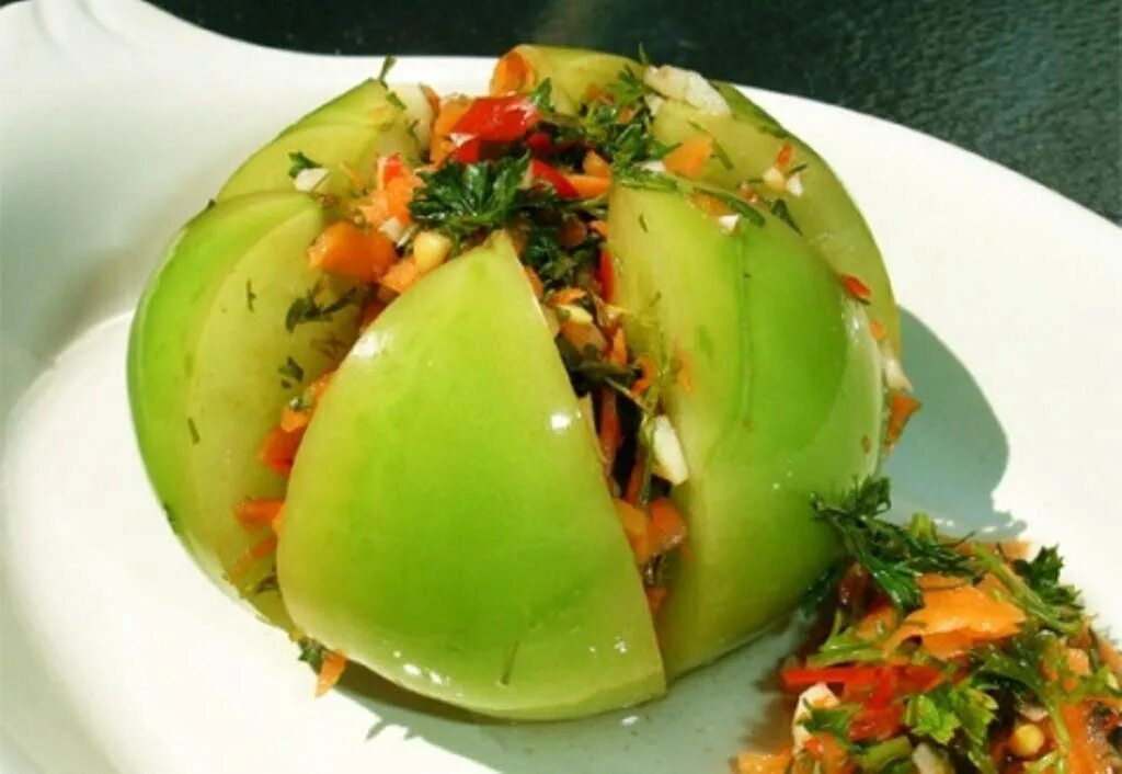 Из зеленых помидор рецепты самый вкусный рецепт. Помидоры армянчики из зеленых помидоров. Зеленые острые помидоры армянчики. Помидоры по корейски. Закуска из зеленых помидор на зиму.