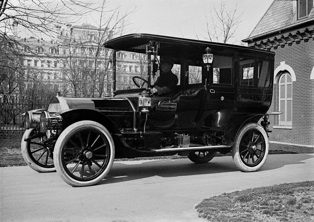 форд т100. первый электромобиль роберта дэвидсона. Pierce-arrow model 32. 1924 ford model tt truck. Ford ford 100 лет назад.