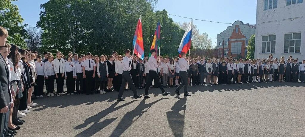 Школа 935 бирюлево восточное. Линейка 9 мая в школе сценарий 2023. Школа 9. 9 мая в школе. Школа 2055 директор.