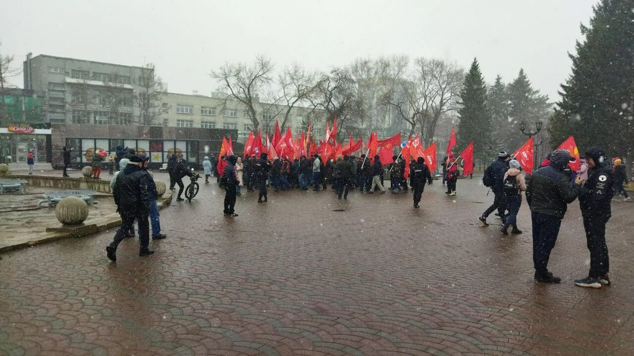 Демонстрация 1 мая 2025. Первомайская демонстрация. митинг. новосибирск митинг 1 мая. демонстрация первого мая.