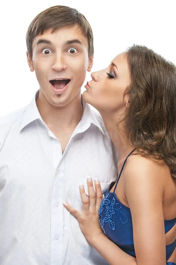 Парень и девушка. Тянется к поцелую. Человек отталкивает. Красивый поцелуй. Мужчина поцелуй в профиль.