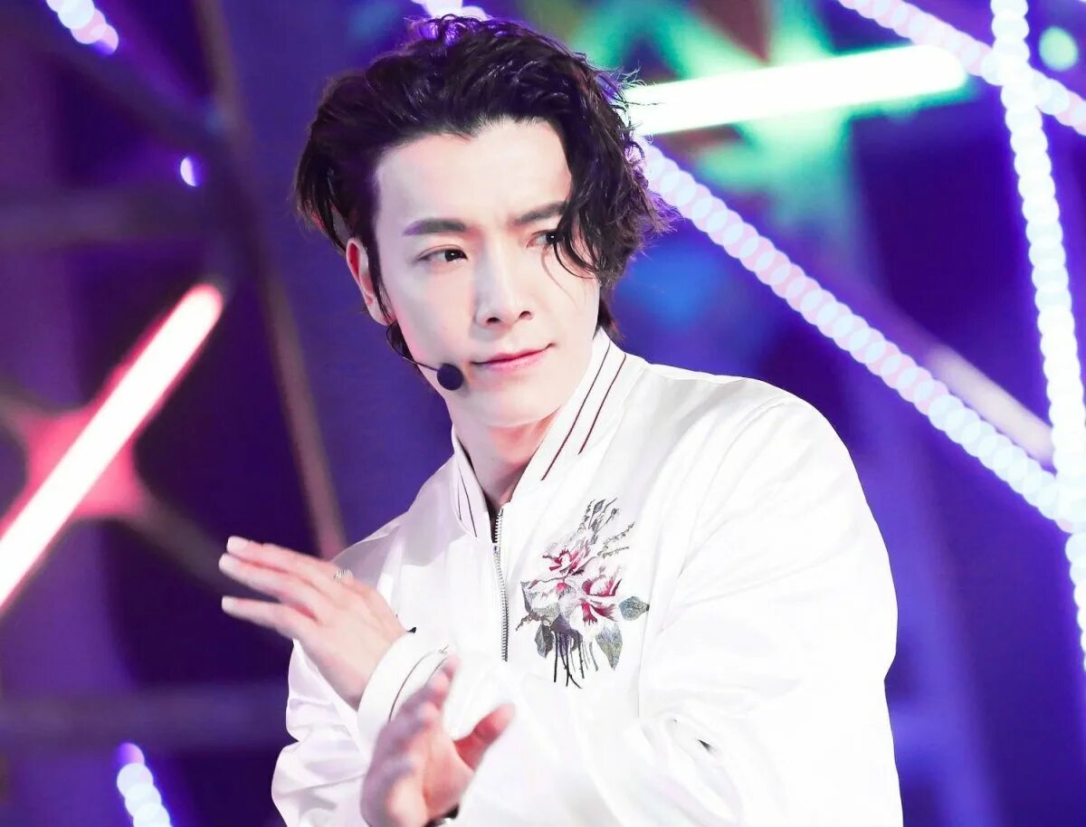 Донхэ корея. Донхэ супер Джуниор. Lee Donghae. Донхэ из super Junior. Ли Донхэ 2021.