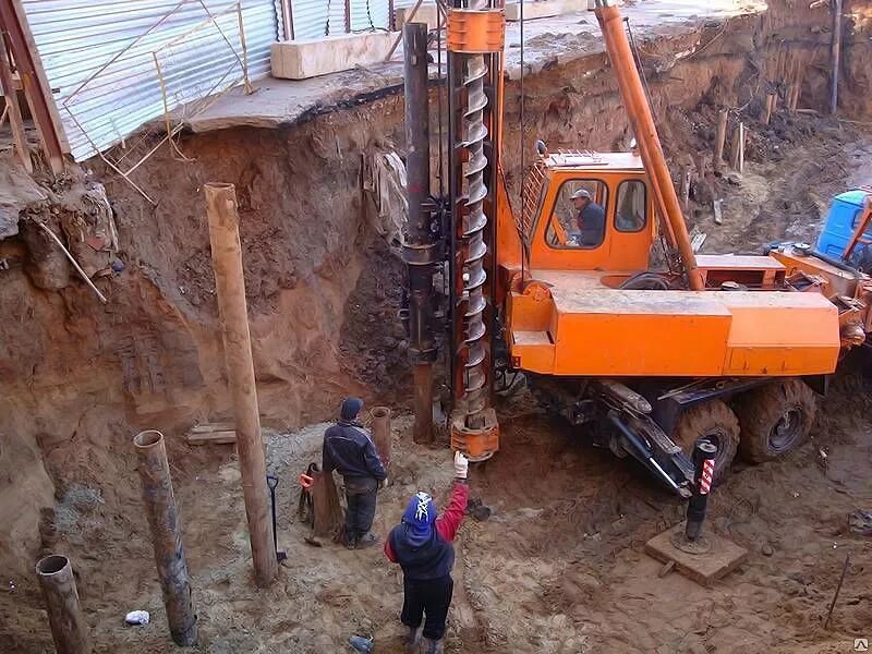 Atlas copco roc d60. Бурение скальных. Установка гнб гуденг 420. Бурение скальных. Бурение в скале.