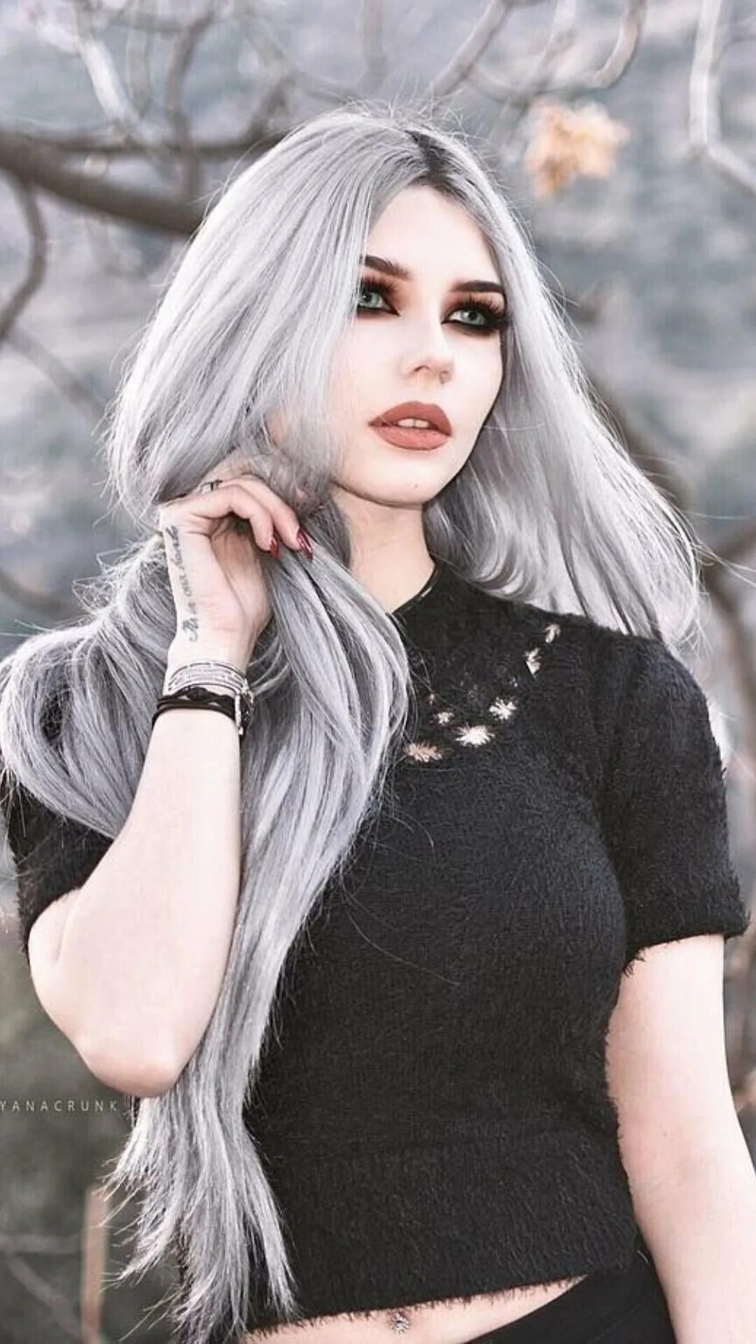 Девушки с длинными серыми волосами. Маргарита дегтярева пепельные волосы. Пепельный миллиривинь. Девушка с серыми волосами. Девушки с длинными серыми волосами.