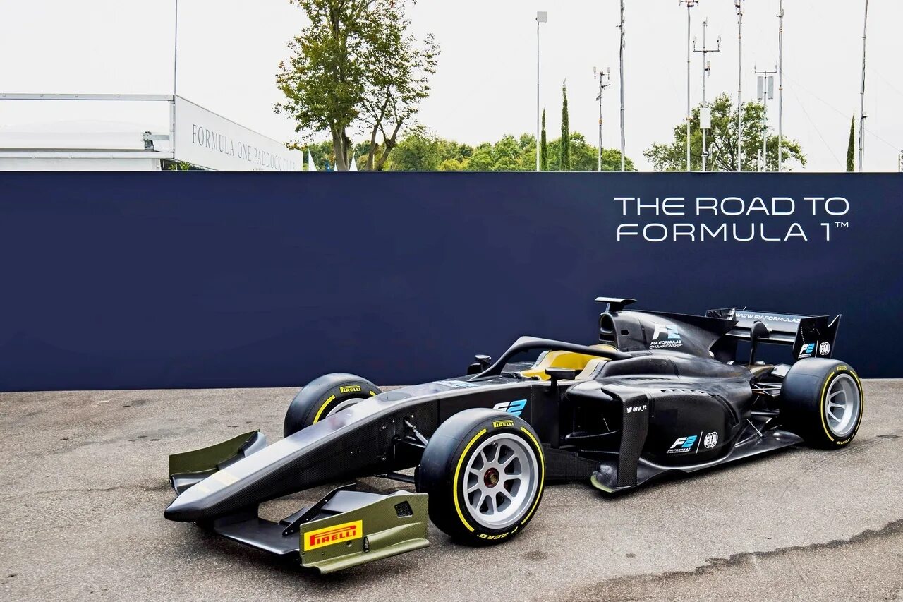 Формула 2 спортсмена. Formula 2 2020 18-inch Pirelli Tyres. FIA Formula 2. Шины формулы формула 1 2020. Formula 2 машина.
