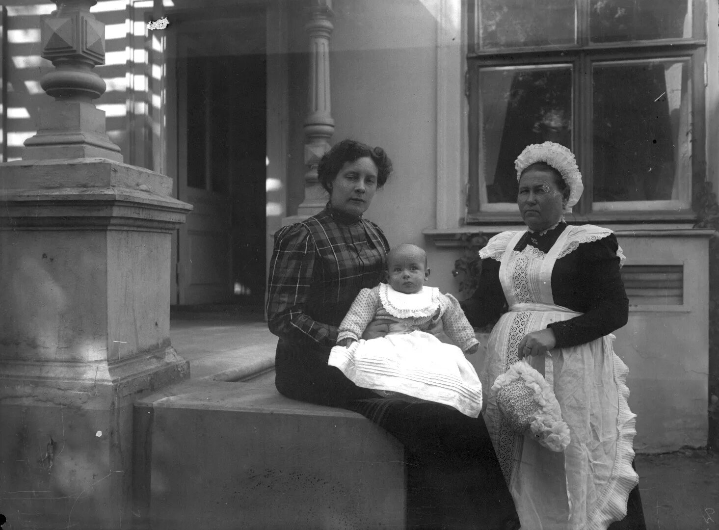 Няня фильм ужасов нетфликс. Моя прекрасная няня 1 сезон 1 серия. Супер нянь. Детский дом с памперсами. Няня фильм 2021.