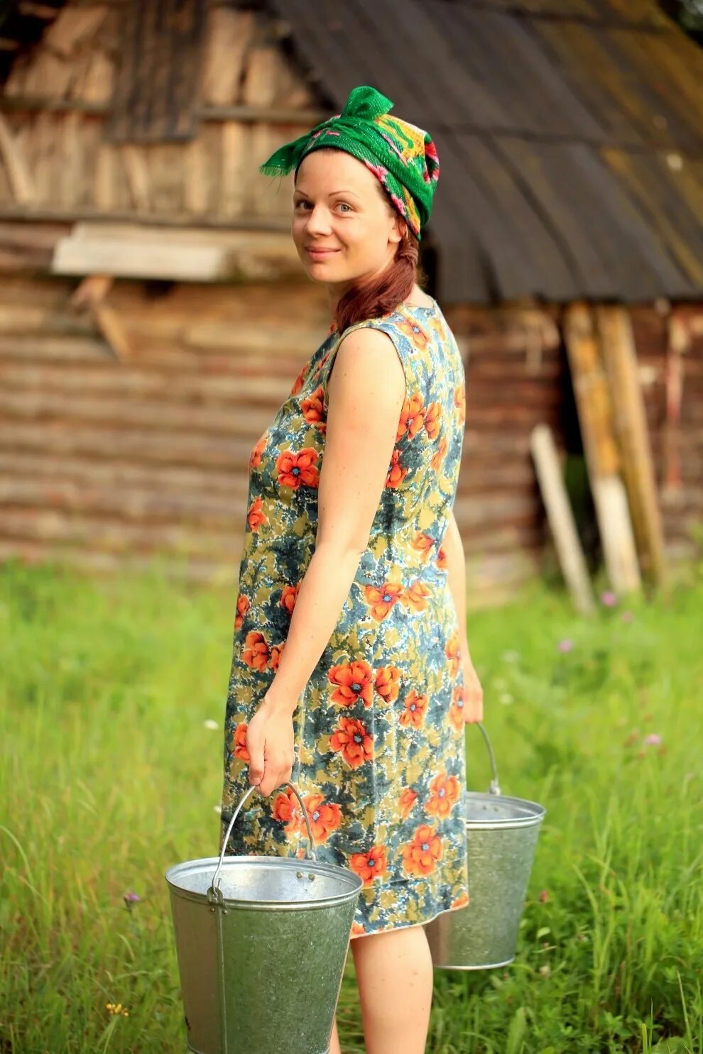 Деревенская скромница. Деревенские девушки. простые деревенские девочки. простая деревенская девушка. красивые женщины в деревне.