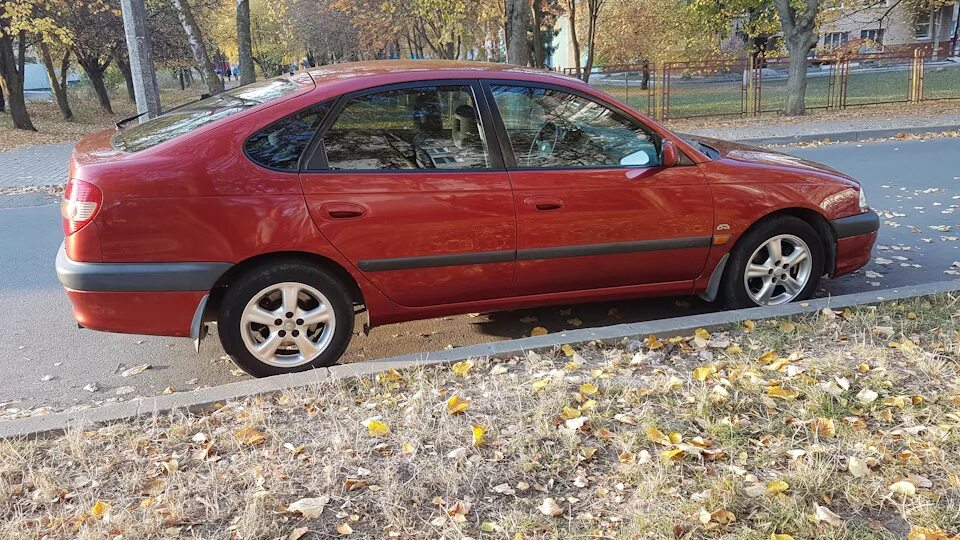 Авенсис 98 года. Avensis 2000 лифтбек. Авенсис 220 лифтбек. Тойота Авенсис 2001 год лифтбек. Тойота Авенсис 98.