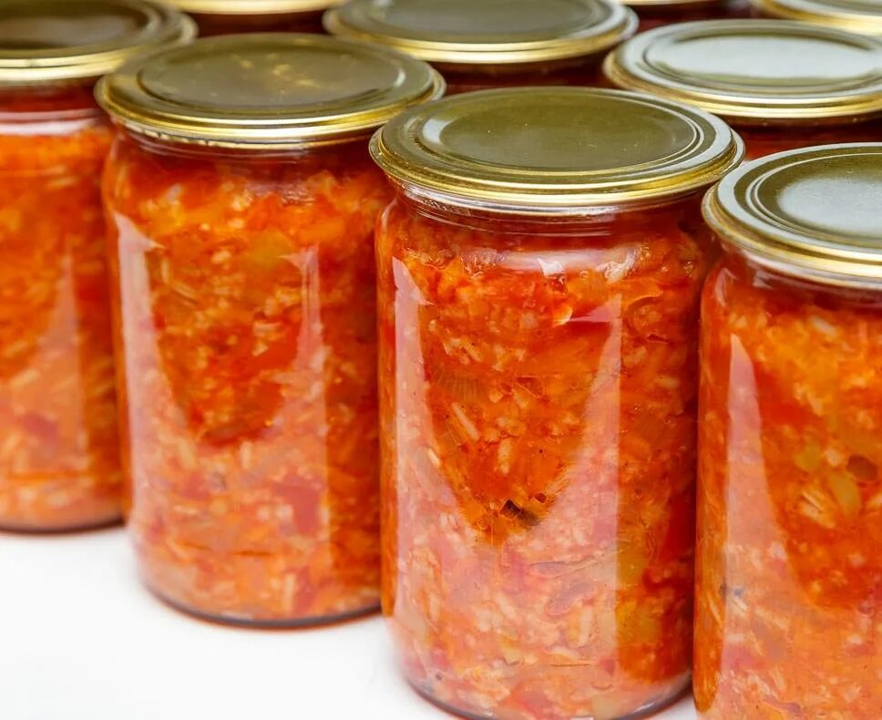 Салат на зиму с рисом и морковью. Заготовки на зиму с рисом и овощами. лечо с рисом на зиму. закуска овощная с рисом на зиму. салат с рисом на зиму.