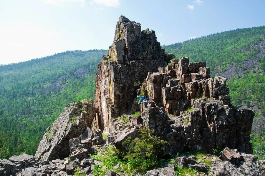 Алханай национальный парк. Национальный парк Алханай Забайкальский край. Храм ворота Алханай. Гора Алханай в Забайкальском крае.