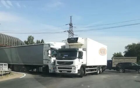 Грузовики перекресток