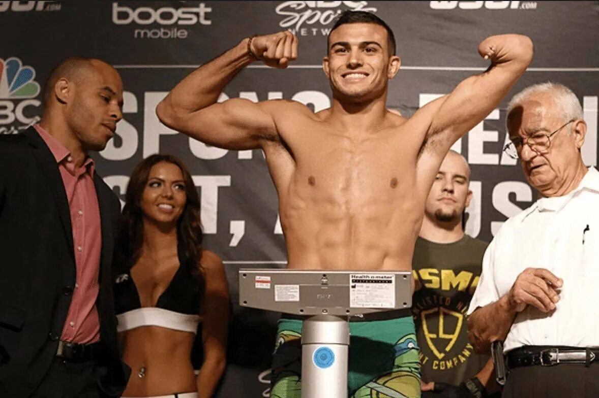 Однорукий мма. Однорукий боец мма. Ник ньюэлл боец с одной рукой. Ник ньюэлл бой. Бокс одноруких.