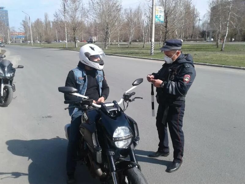 Дпс и мотоциклисты. Мотоцикл дпс. Дпс остановили мопед. Мотоцикл "полиция". Дпс и мопедисты.