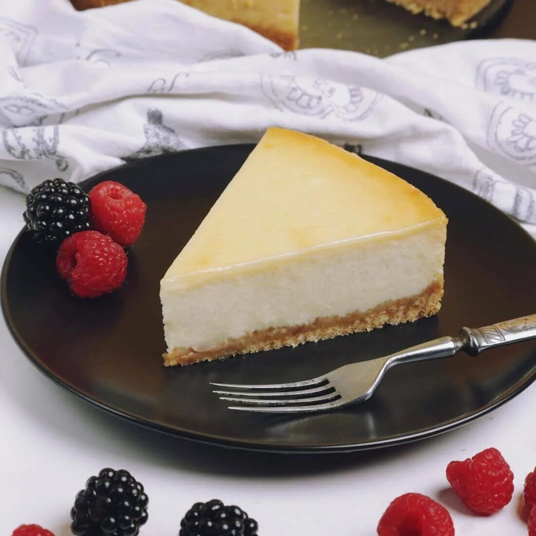 Чизкейк нью-йорк классический. Чизкейк нью-йорк. Чизкейк нью йорк десерт фэнтези. Чизкейк нью-йорк. Как выглядит чизкейк.