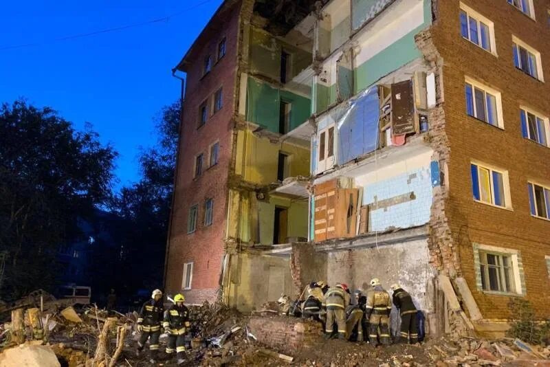 Омск новости обрушение дома. 20 Партсъезда 53 Омск обрушение. 20 Партсъезда обрушилась стена Омск. Обрушение дома в Омске 2022. Рухнул дом в Омске 20 Партсъезда.