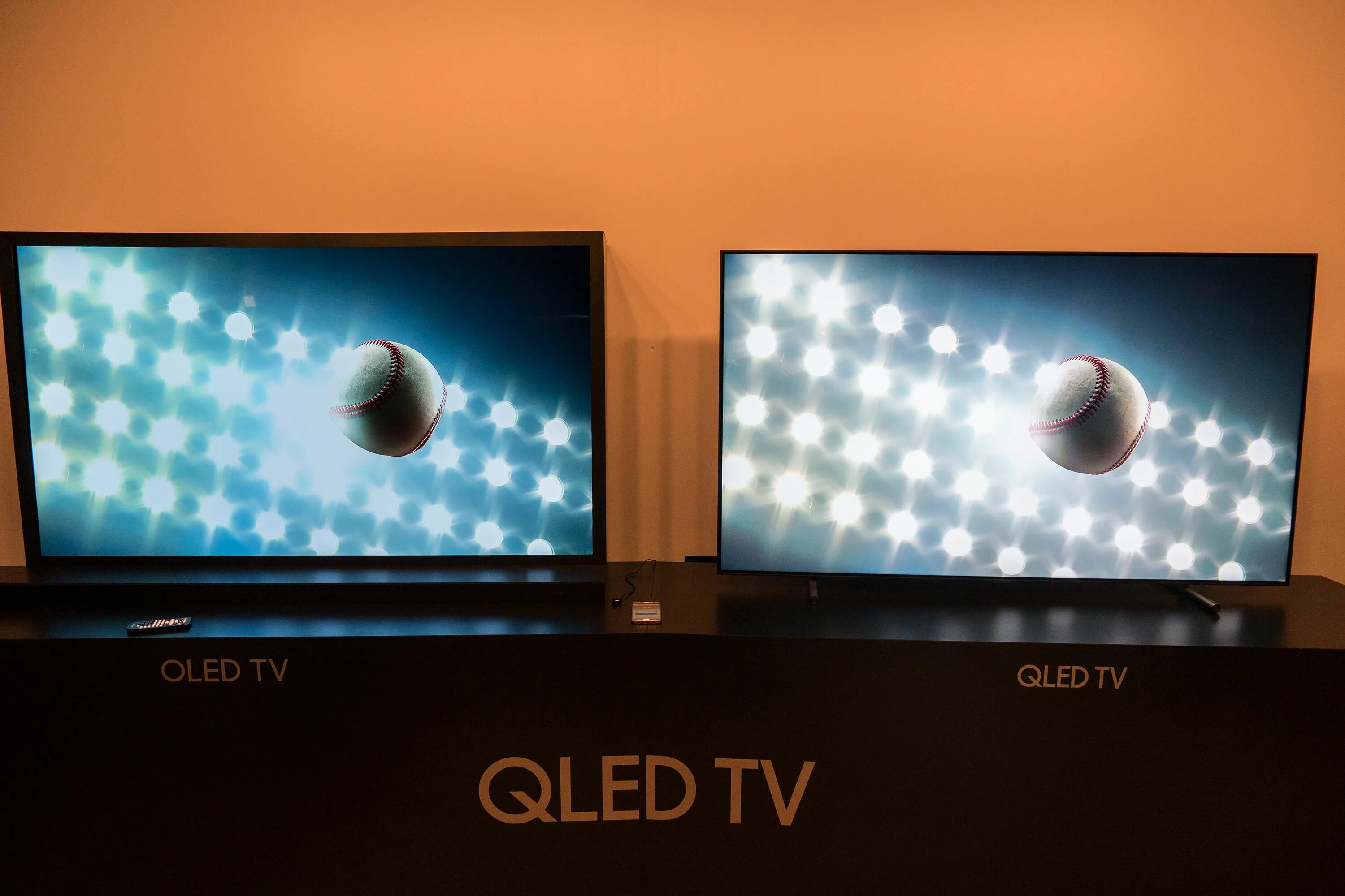 QLED OLED разница. Led QLED OLED. Сони: технологии led и QLED. Разница QLED И led. Qled телевизор в чем разница