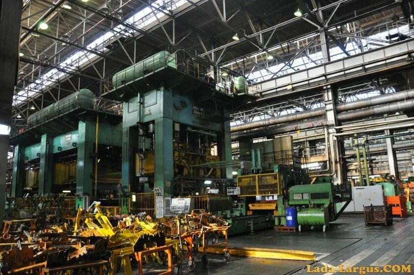 Пресса в прессовом производстве автоваз. Автоваз штамповочный цех. Прессовое производство ваза. Автоваз штамповочный цех. Рабочие автоваза.
