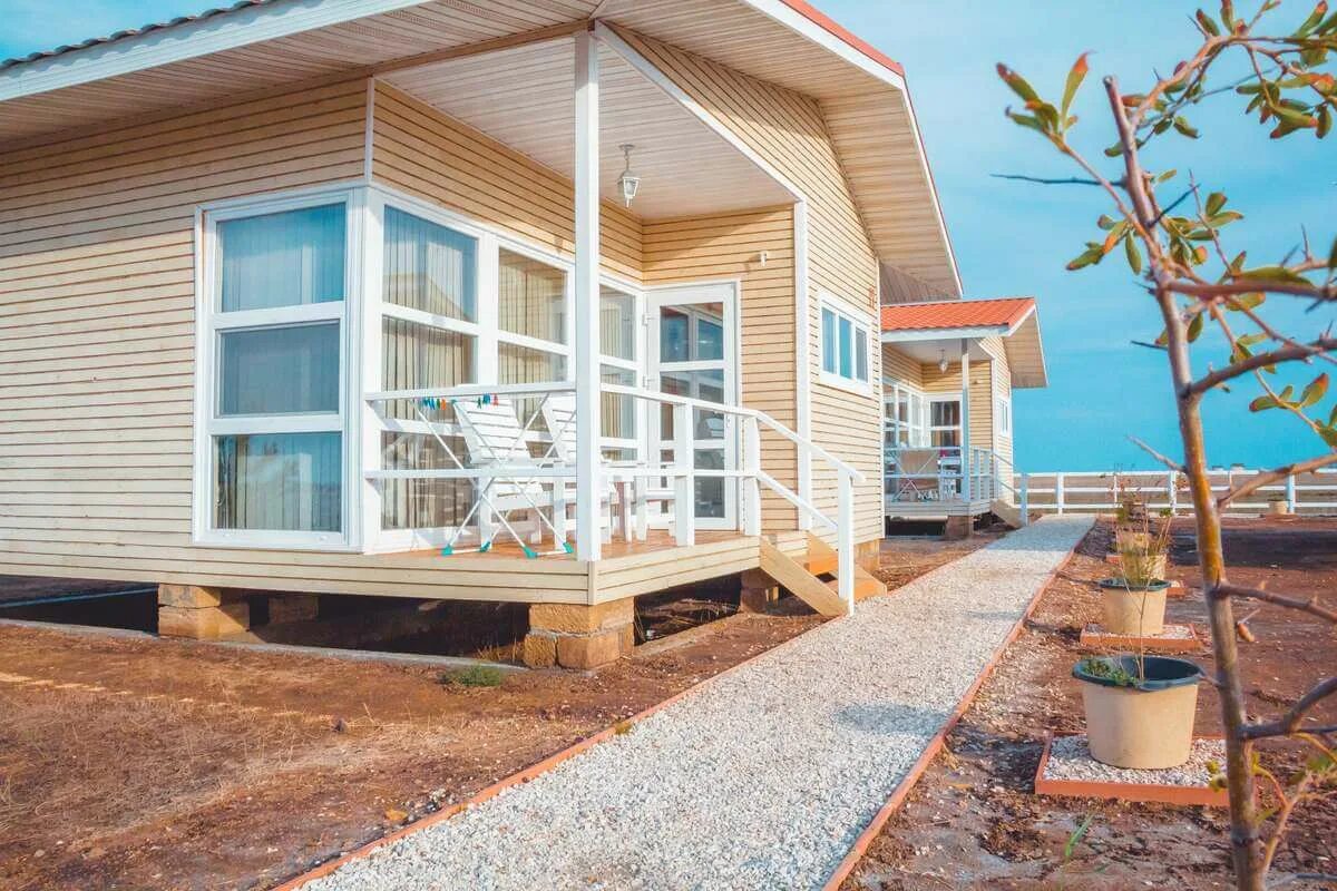 дача у моря. дом на берегу моря. малый маяк алушта крым. оленевка евпатория бунгало. морской бриз поповка крым море.