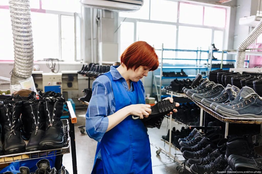 обувная промышленность в россии. завод обувные фабрики. обувной цех. цех обувной фабрики. завод обувные фабрики.