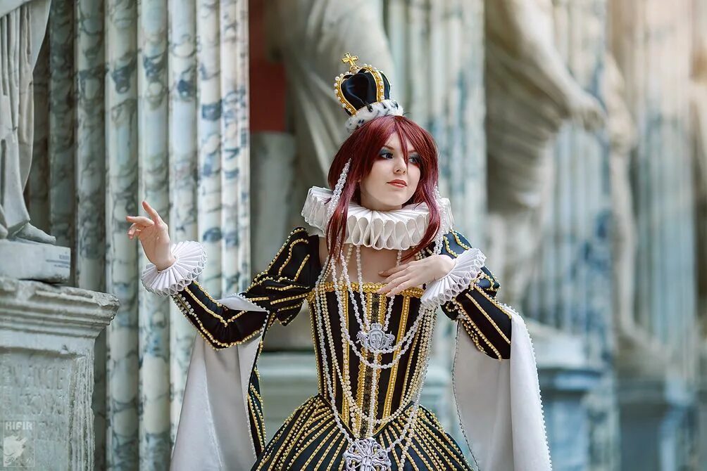 Cosplay queens. Эстер Бланшетт Королева. Сафонова кукольная Королева. Кровь триединства косплей. Королева косплей.