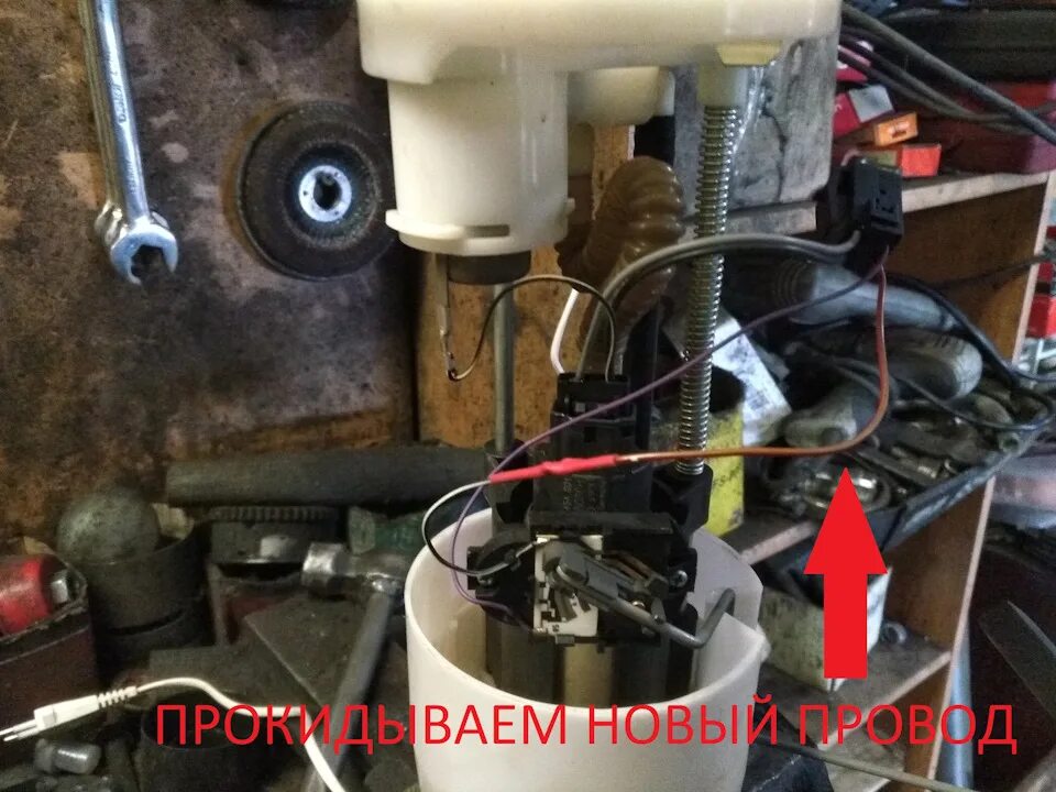 Реле бензонасоса уаз 409. Реле бензонасоса уаз 2206. Уаз не работает насос. Бензонасос уаз 402. Реле бензонасоса уаз хантер.