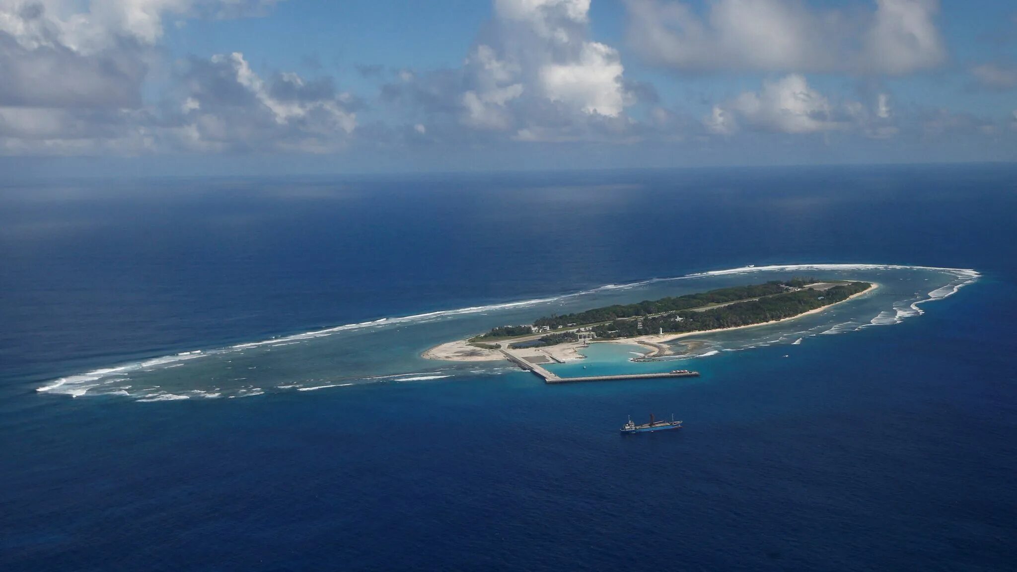 South china sea. To the south seas. Течения южно китайского моря. Пляж сончжон пусан. Парасельских островов.