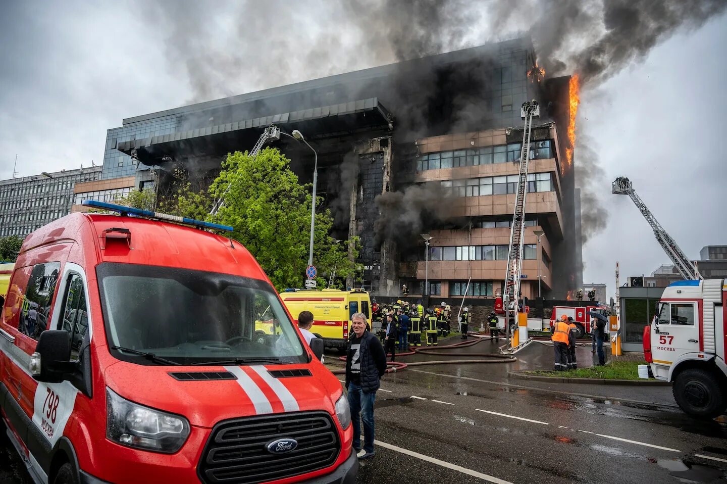 Пожар гранд сетунь. Пожар на складе в москве. Пожар в москве ночью. Пожар в москве 2022. Пожар в москве 2022.