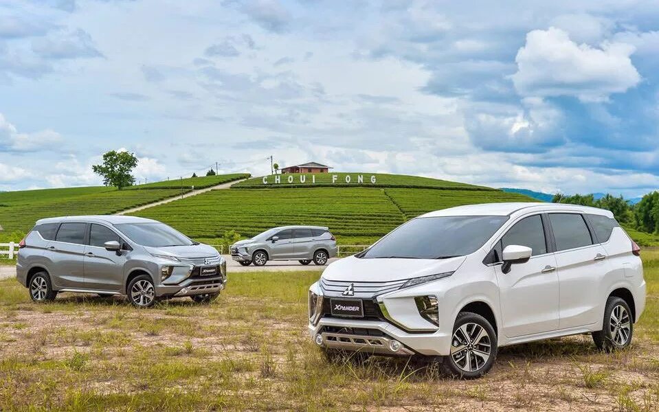 Семейный автомобиль 2024 какие автомобили. Mitsubishi Xpander Cross. Mitsubishi Xpander Cross минивэн. Митсубиси Хпандер кросс 2022. Xpander Mitsubishi Cross 2024 белый.