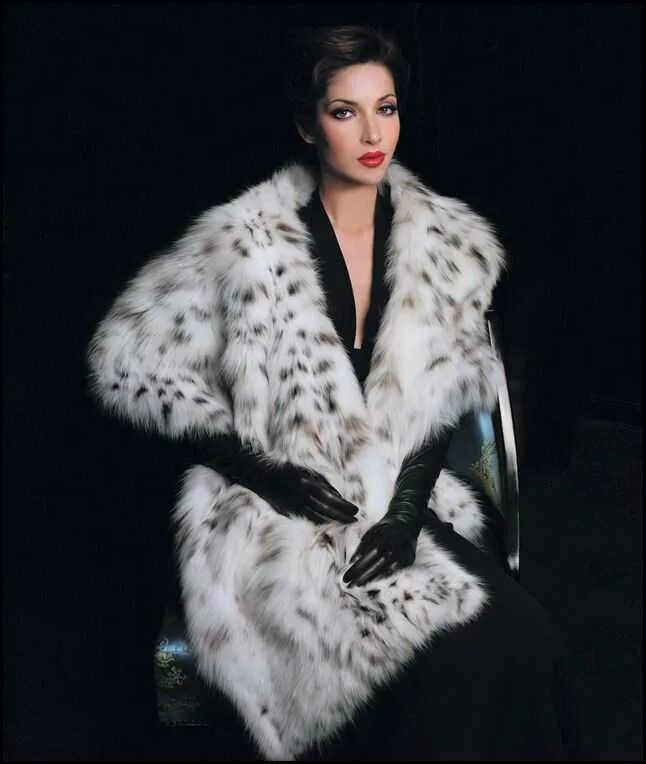 Знаменитости в шубах из соболя. Дорогущий мех 8 букв. Меховая 8/1. Куртки из меха куницы. Шуба женская.